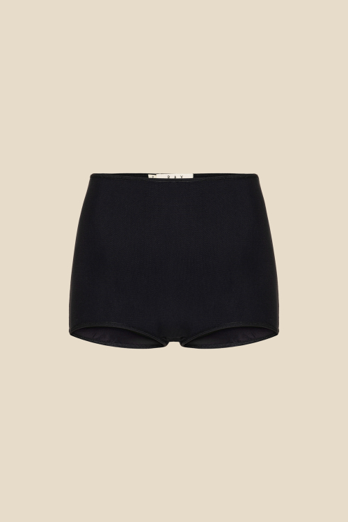 HOT PANTS